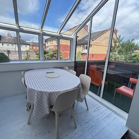 Central, Comfortable And Spacious 4 Bed Duplex