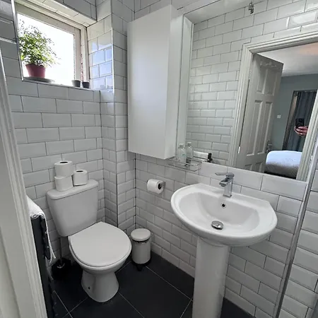 Central, Comfortable And Spacious 4 Bed Duplex * דבלין