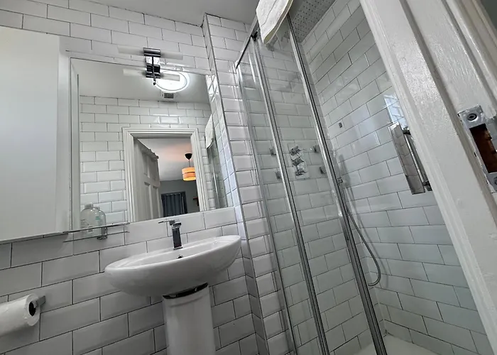 Central, Comfortable And Spacious 4 Bed Duplex Apartamento *