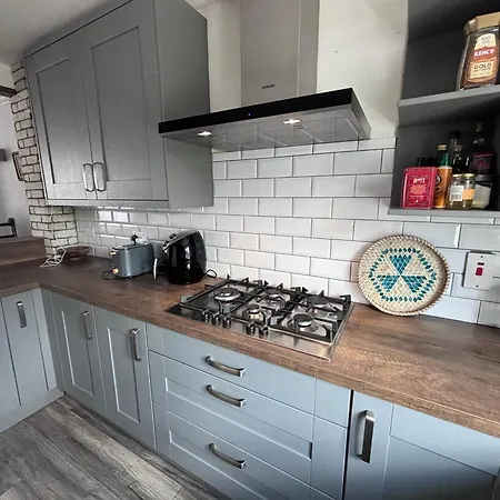 Central, Comfortable And Spacious 4 Bed Duplex Apartamento