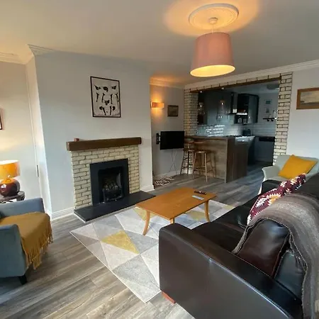 Central, Comfortable And Spacious 4 Bed Duplex Daire Dublin