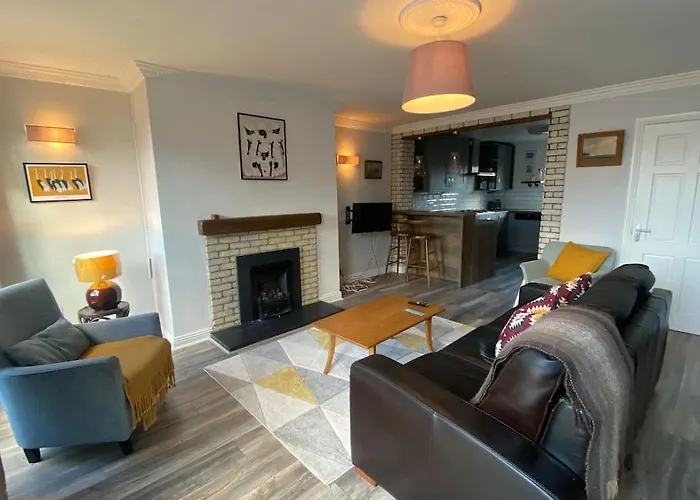 Central, Comfortable And Spacious 4 Bed Duplex Daire Dublin